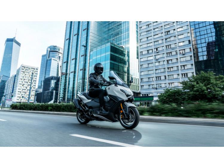 YAMAHA TMAX TECH MAX (25)