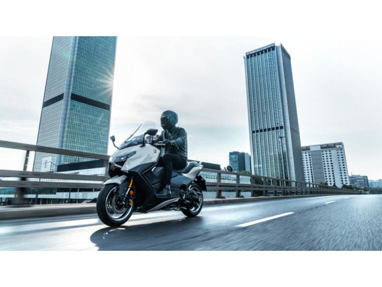 YAMAHA TMAX TECH MAX (25)