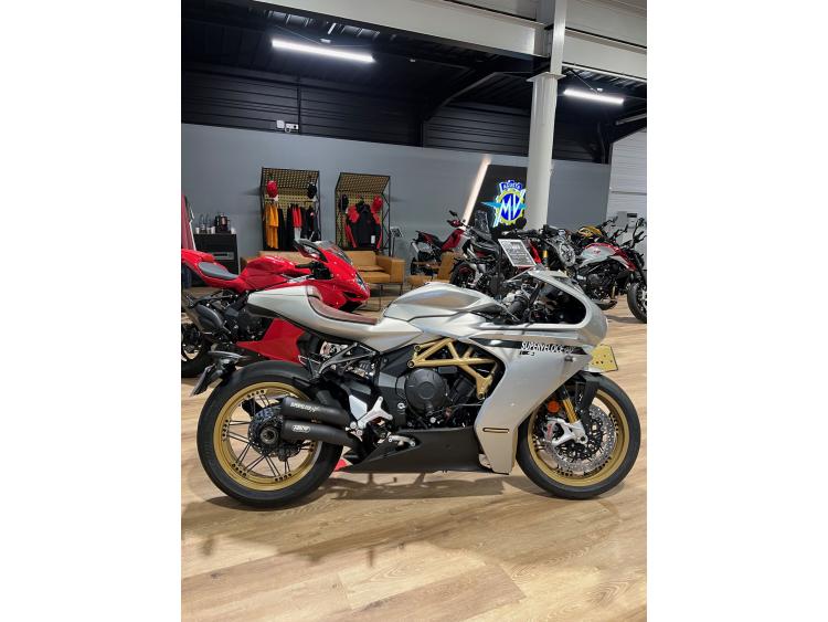 MV AGUSTA SUPERVELOCE S + KIT RACE